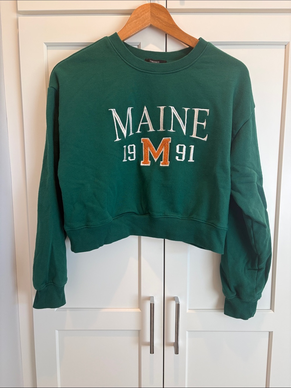 NWOT Forever 21 Green 'Maine 1991' Cropped Sweatshirt